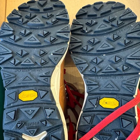 Women's Danner Mountain 600 Waterproof Hiking Boots - Picture 4 of 6